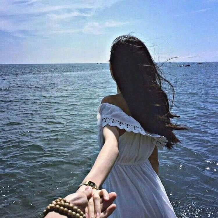 عکس دختر کنار دریا